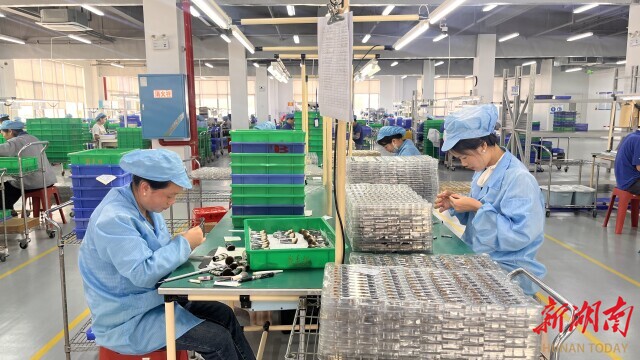 一企业用小小化妆刷“破圈” 湖南日报不朽情缘游戏网站址从沿海到内陆炎陵
