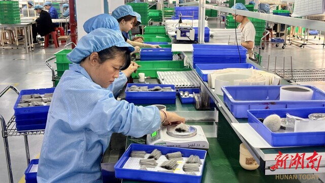 一企业用小小化妆刷“破圈” 湖南日报不朽情缘游戏网站址从沿海到内陆炎陵(图4)