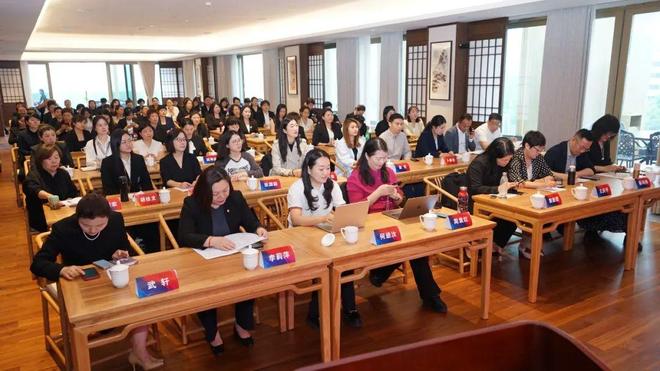 新程！阿姨来了2025富春江论坛圆满落幕！MG不朽情缘正版富春江暖千帆竞嘉乐会聚启(图4)